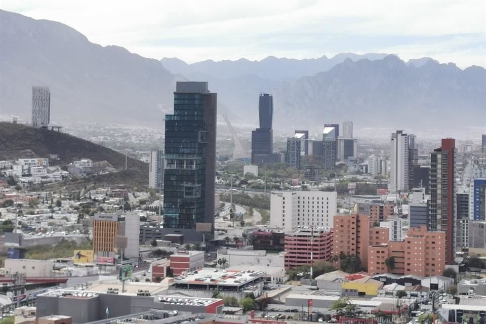 La ciudades que han tenido una exposición crónica a contaminantes pueden tener mayor número de casos graves de covid-19, estimó el Observatorio Ciudadano de Calidad del Aire.