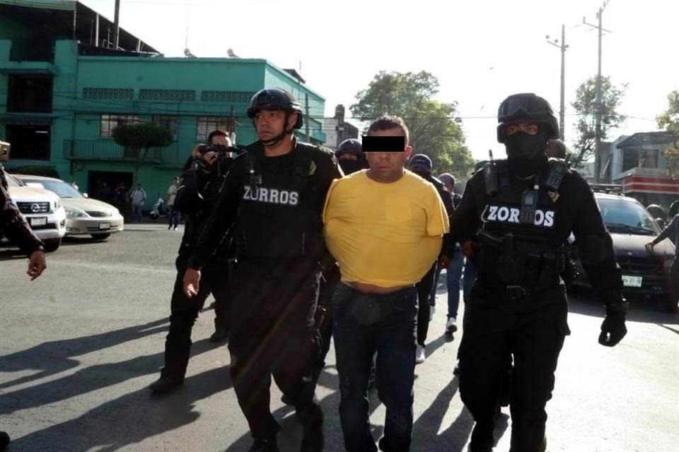 Ambos detenidos fueron trasladados a la Fiscalía Antisecuestro de la Fiscalía Local, en Azcapotzalco.