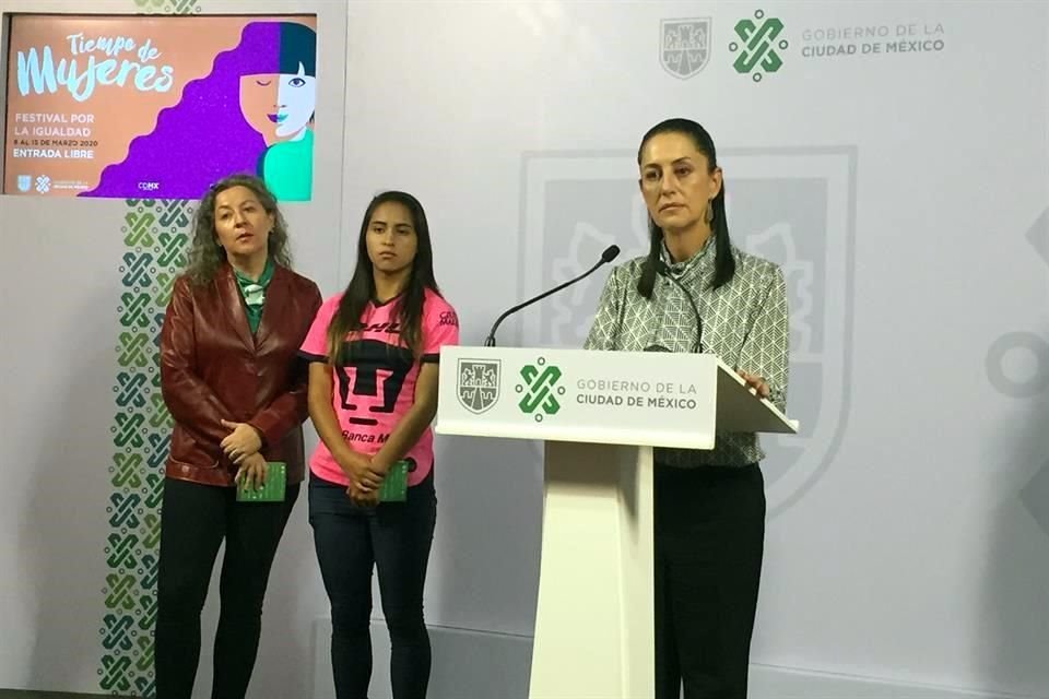 'Por primera vez habrá un partido de fútbol con mujeres en el Estadio Olímpico de Ciudad Universitaria', expuso la Jefa de Gobierno, Claudia Sheinbaum.