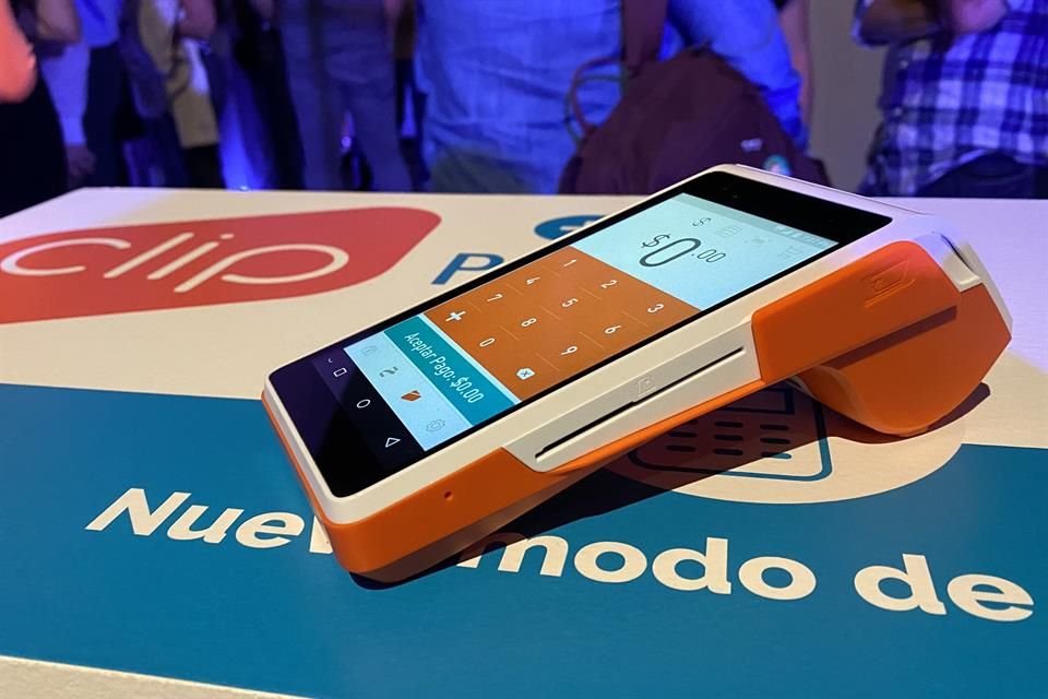 Clip Total, además de ser una terminal de pago portátil, también es un dispositivo en el que se introducen los productos que se venden para que se lleve un inventario o, desde ahí, pedir órdenes.