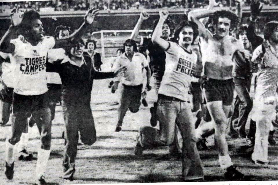 Tigres festeja el título de la temporada 77-78.