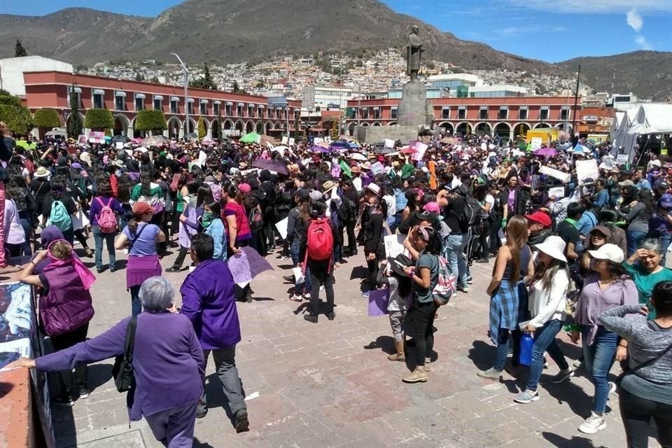 La mujeres se concentraron en la plaza principal de Pachuca, Hidalgo.