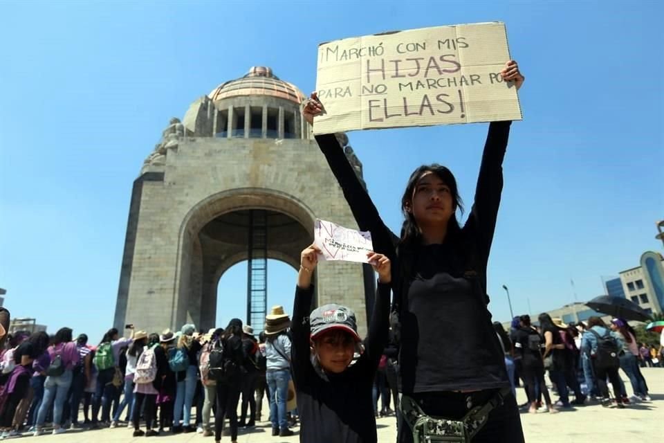 Este 8 de marzo se congregaron en el Monumento a la Revolución para marchar al Zócalo.