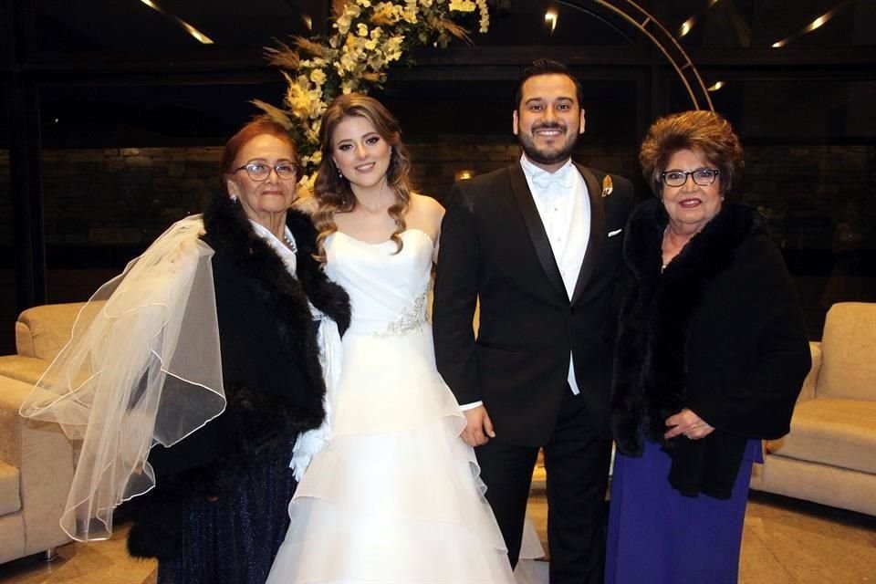 Victoria Guerra de Medrano, LOS NOVIOS y Elisa Cristina Cuevas de Robledo