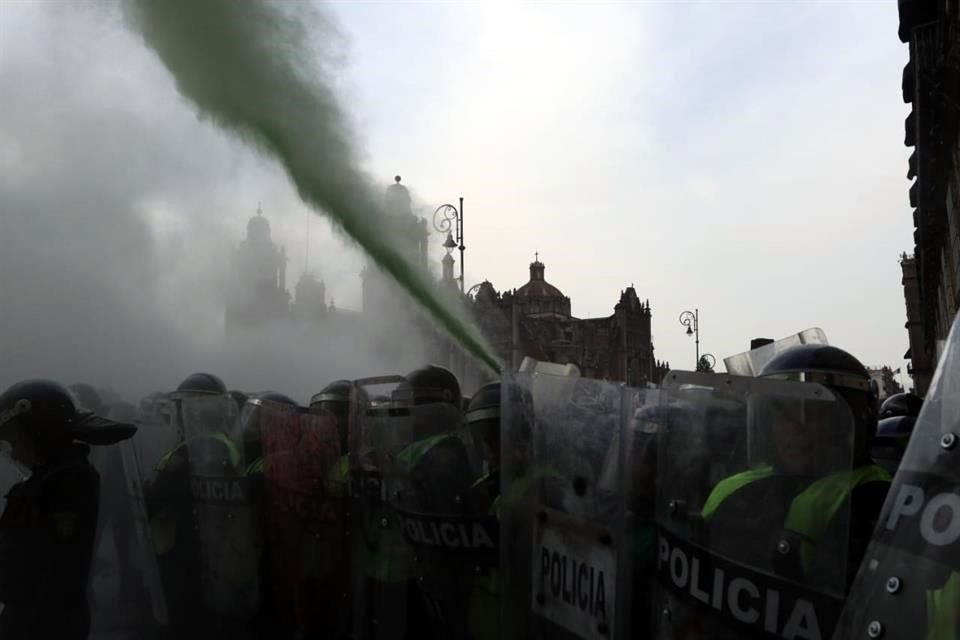 Una de las elementos derramó lágrimas y su jefa le gritó: '¡Fuerza!'.