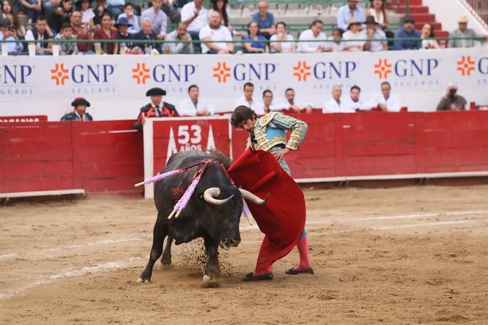 El tendido de la Plaza de Toros Nuevo Progreso estaba tan necesitado de un triunfo grande que pidieron un indulto inmerecido en el cierre de la Temporada de Aniversario.