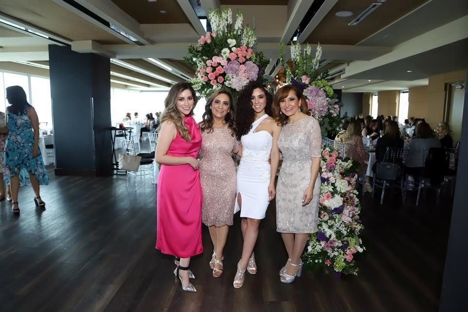 Andrea Villasana, Consuelo Navarro de Villasana, Liz Alvarado y Paty Olivares de Alvarado