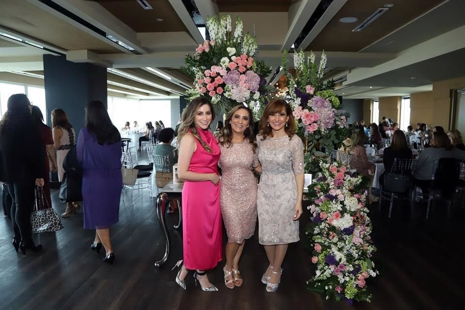Andrea Villasana, Consuelo Navarro de Villasana y Paty Olivares de Alvarado