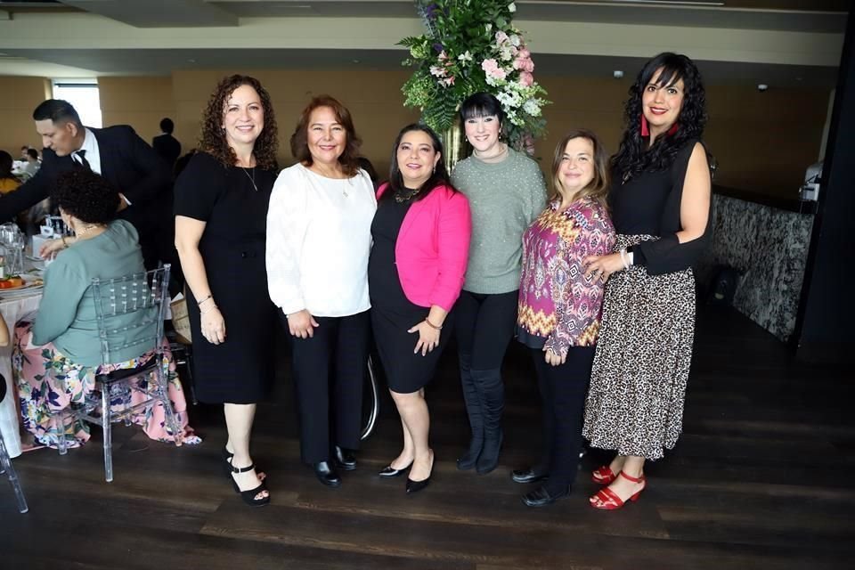 Raquel Treviño, Martha Arias, Lupita Gauna, Karla Torres, Zulema Morales y Jenny López