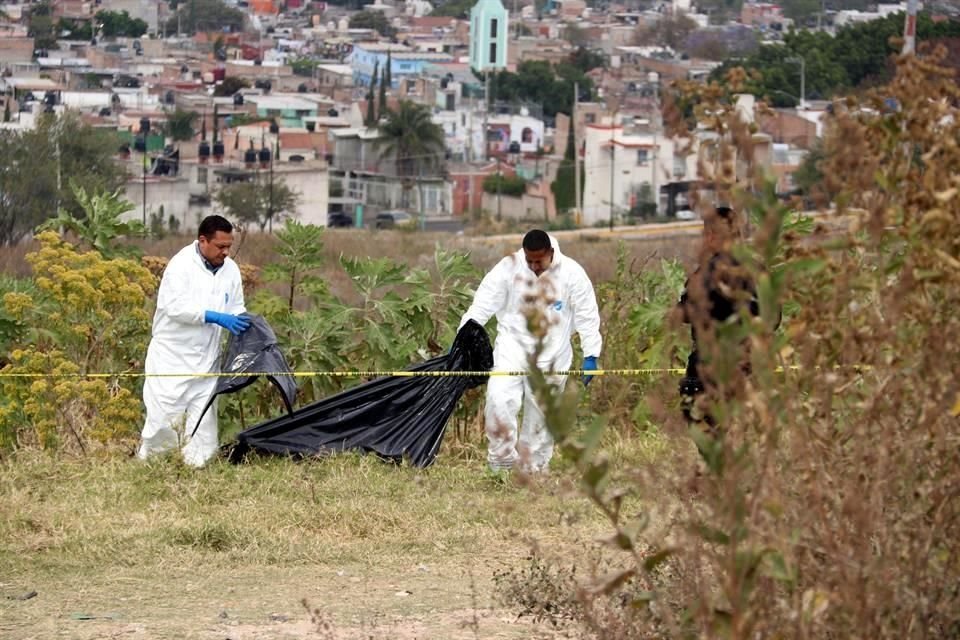 En la Colonia Vistas del Cuatro, un hombre fue asesinado a balazos por hombres que huyeron en una camioneta por calles que no están asfaltadas.