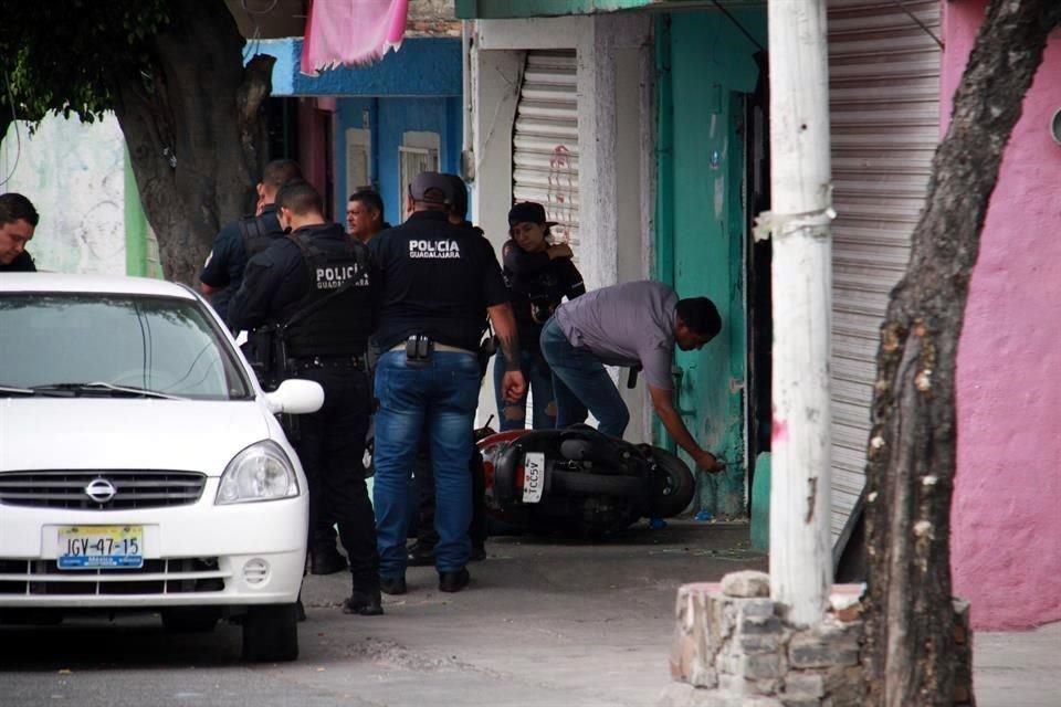 En la Colonia Lázaro Cárdenas se perpetró un ataque que dejó a una mujer y a un hobre sin vida, y a otro grave.