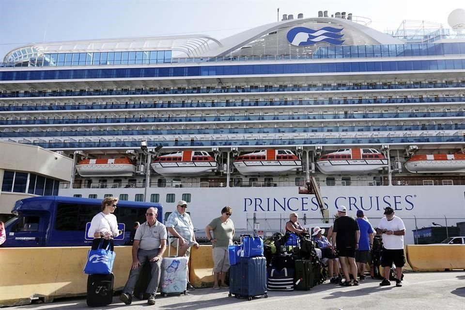 En Miami, que es considerada la capital mundial de los cruceros, el temor al coronavirus ha traído como consecuencia un bajón de turistas.