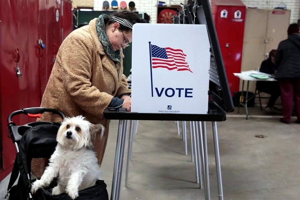 Los votantes demócratas acuden este martes a las urnas en Michigan y otros 5 estados.