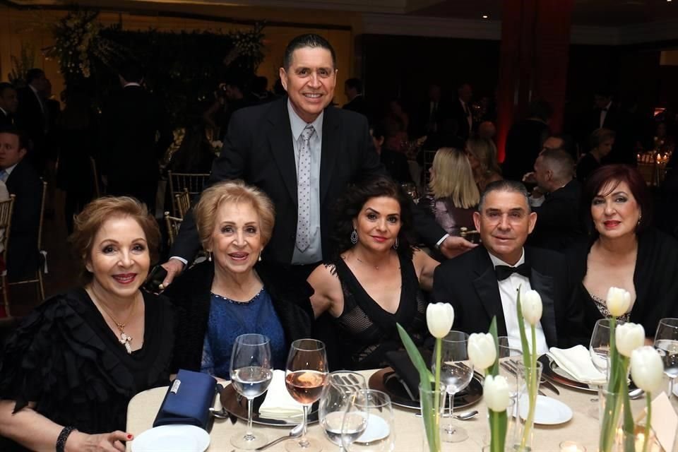 Norberto Zertuche, Margarita de Zertuche, Irasema de Zertuche, Hernán Zertuche y Márgara Zertuche