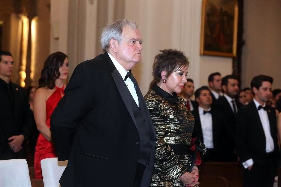 Graciela Rodríguez de Martínez y Gregorio Martínez, papás del novio