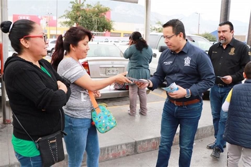 Ayer por la mañana, Castillo reforzó una campaña de entrega de medidas de prevención del covid-19.