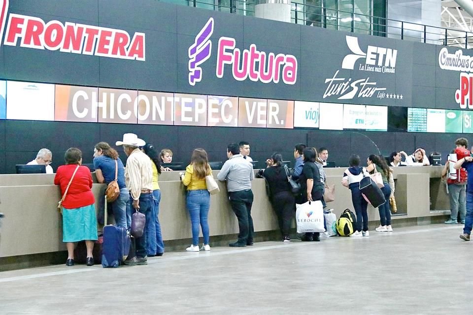 Los personas que llegan o salen de la Ciudad, no son revisados por autoridades sanitarias en la Centra del Autobuses.