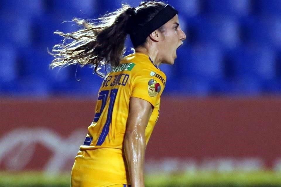 Natalia Gómez Junco sufre un esguince del colateral interno de la rodilla izquierda.