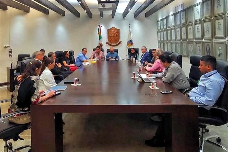 El Alcalde Miguel Treviño se reunió ayer con representantes de hospitales para analizar medidas de prevención.