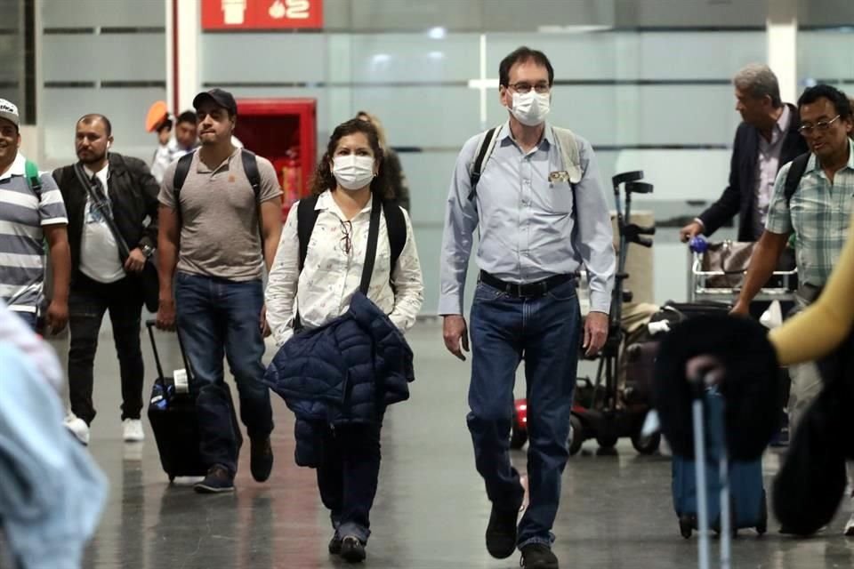 Pasajeros del Aeropuerto Internacional de la CDMX.
