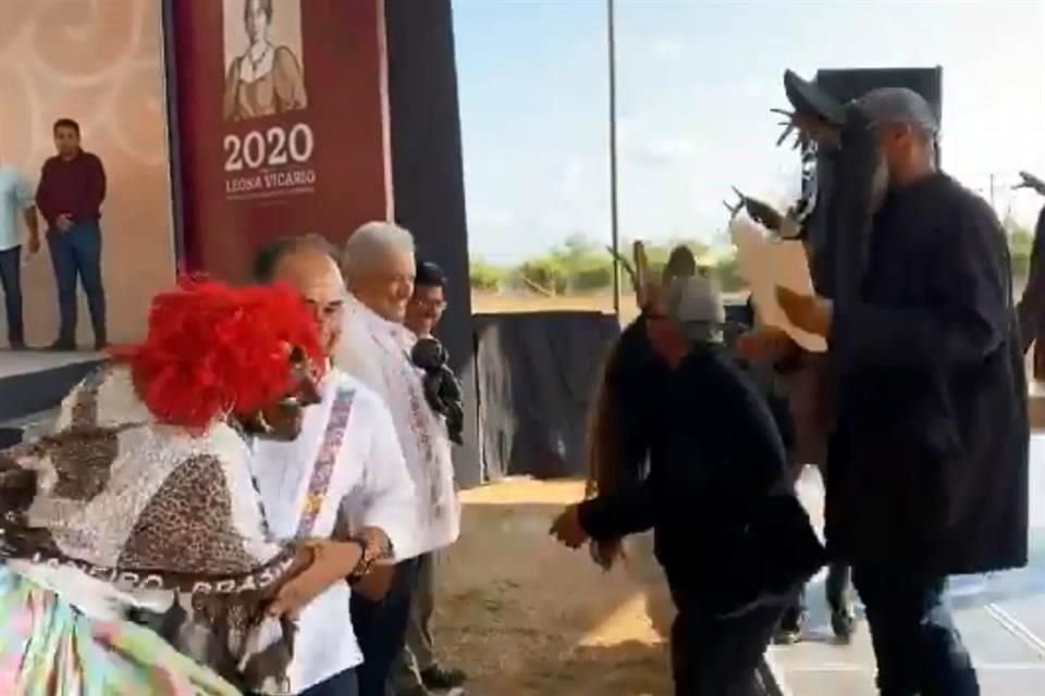 AMLO difundió un video en el que se aprecia la Danza de los Diablos, que es representativa de la Costa Chica de Guerrero y de Oaxaca.