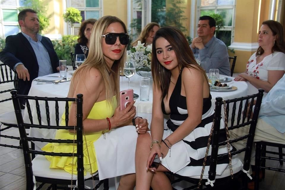 Jeaneth Hinojosa y Valeria Hinojosa