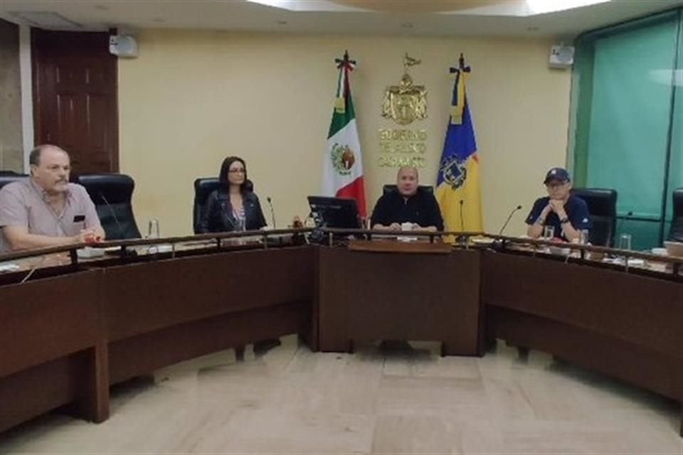 Las clases se tienen que suspender ya, afirmó el Gobernador de Jalisco, tras reunirse con su Gabinete en Casa Jalisco.