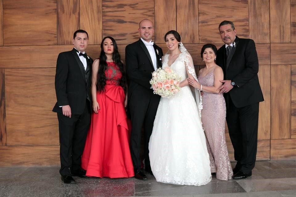 FAMILIA DE LA NOVIA: Rolando Cantú Rivera, Yazmín Leija de Cantú,  LOS NOVIOS, Rolando Cantú Lozano y Rosa María Rivera de Cantú