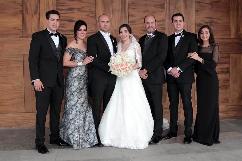 FAMILIA DEL NOVIO: Gabriel Elizondo Tijerina, Gabriela Tijerina Ovalle, LOS NOVIOS, Jaime Elizondo Villarreal. Kevin Elizondo Tijerina y Natalia Aguilar Treviño