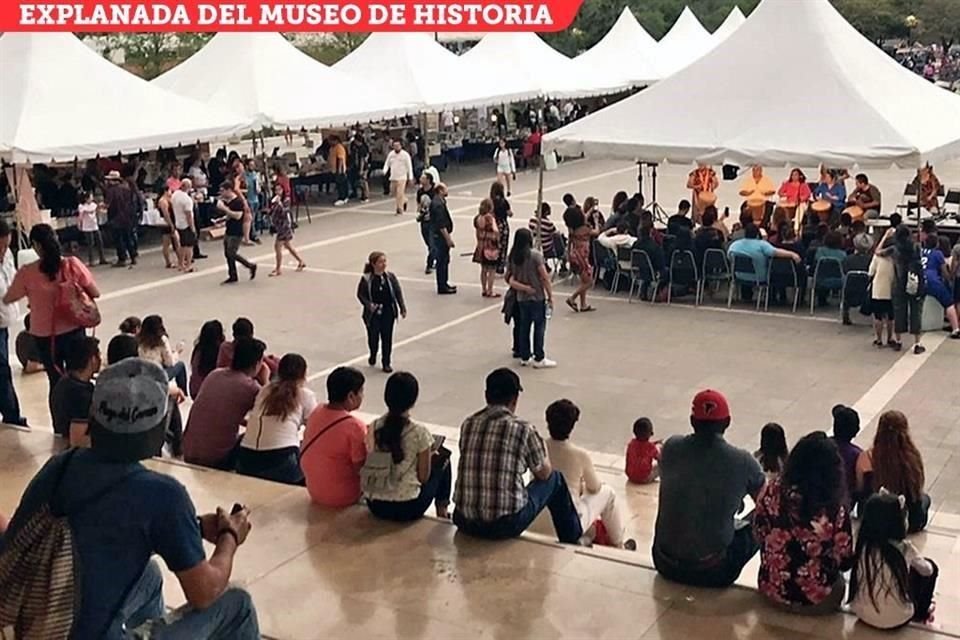 El Estado organizó un festival y una mini feria del libro en la explanada.