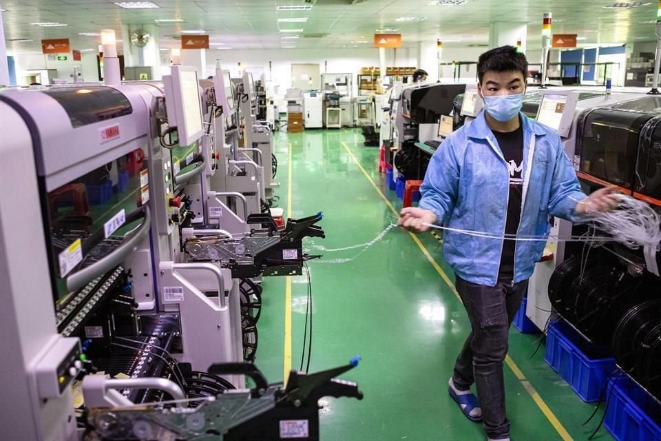 La producción manufacturera de China se redujo un 15.7 por ciento en los primeros dos meses de 2020.