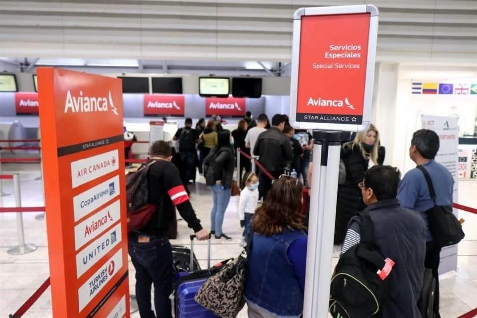 La aerolínea Avianca agradeció al Presidente salvadoreño la 'alerta' sobre 12 casos de Covid-19 en vuelo México-El Salvador.
