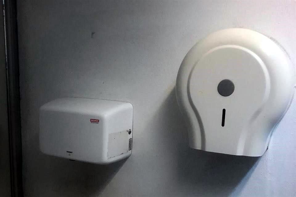 Hay desabasto de papel de baño.