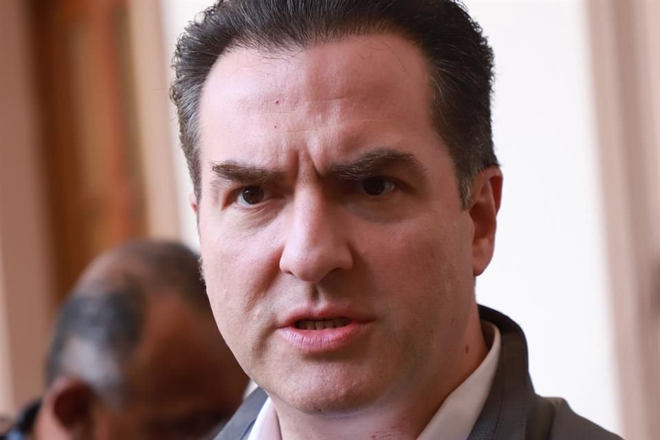 Adrián de la Garza, Alcalde de Monterrey, señaló que existe disposición de los empresarios para acotar las concentraciones de personas.