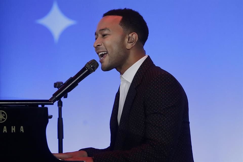 En su show virtual de casi 50 minutos, John Legend interpretó temas como 'Everybody Knows', 'Save Room' y 'All of Me'.