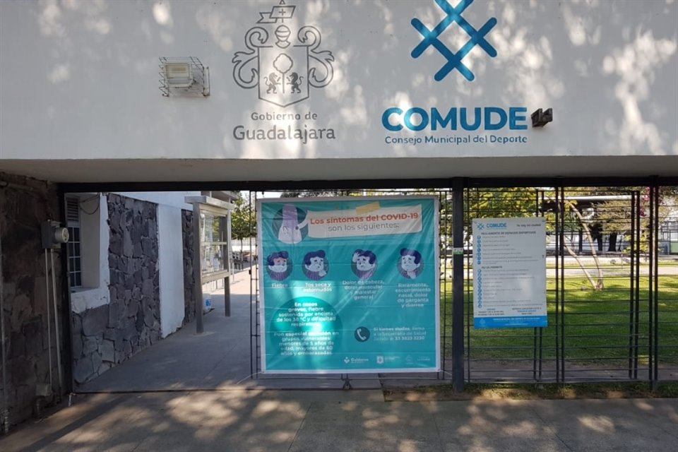 Tras 7 meses de inactividad debido a la pandemia por el Covid-19, el Comude Guadalajara reabrió 11 de sus 13 albercas municipales.