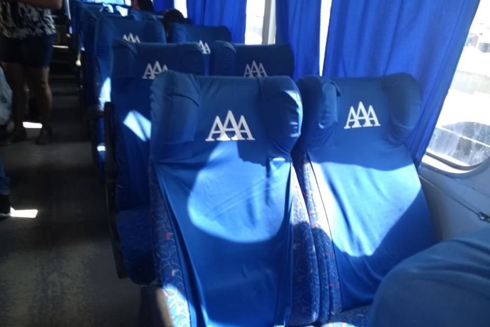 Al abordar uno de los autobuses, se contabilizaron menos de 10 pasajeros en los camiones y algunos por varios minutos estuvieron sin pasaje.