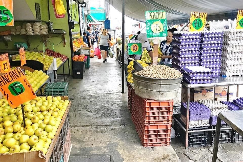 Aunque es un sitio muy concurrido, el Mesón Estrella lució con poca clientela.