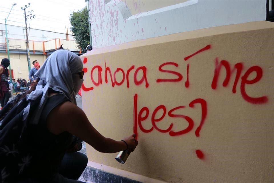 Los integrantes del Comité Coordinador de Lucha, formado en su mayor por estudiantes de las Facultades en paro, exigen la renuncia del Rector Alfredo Barrera Baca.