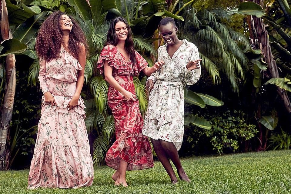 Vestidos con diversas siluetas femeninas y ligeras.