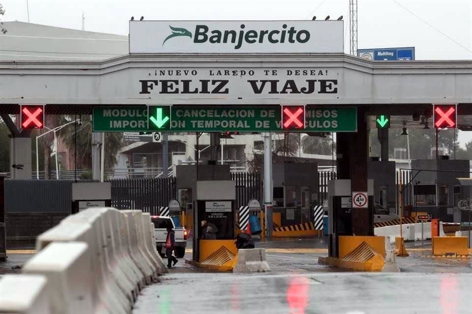 El Puente 2 Juárez-Lincoln, en Nuevo Laredo, registró esta mañana una baja afluencia de vehículos.
