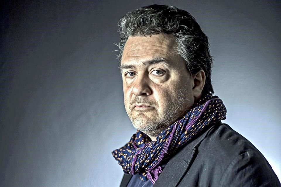 Junto al ex Mandatario de EU hará una serie basada en la novela de misterio 'The President Is Missing'.