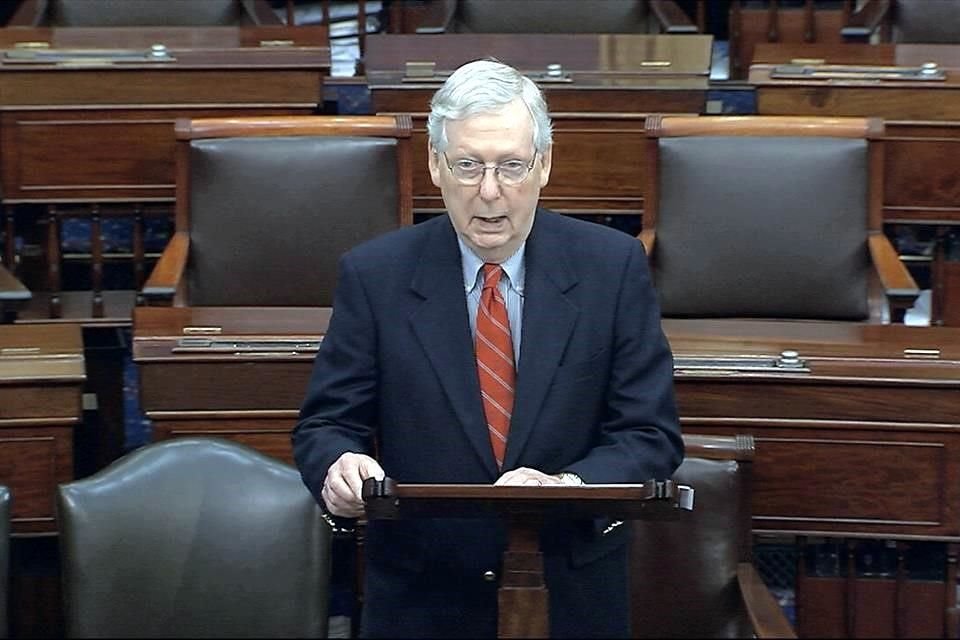 Tras el bloqueo, un eneojado Mitch McConnell citó la caída de los futuros de acciones para expresar la urgencia de actuar mañana.