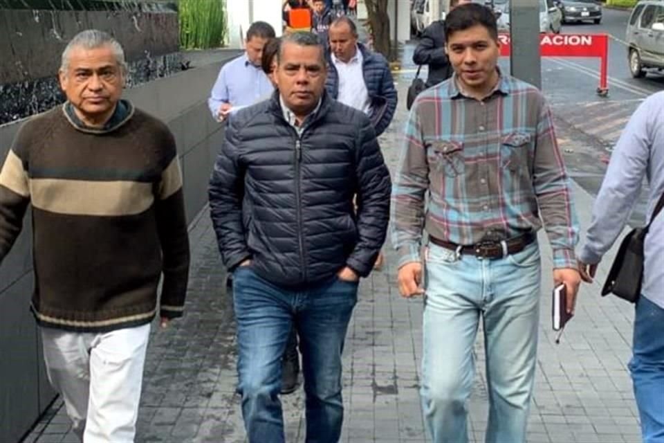 Juan Antonio Sandoval (centro), Subdirector de Mercados y Vía Pública en Coyoacán
