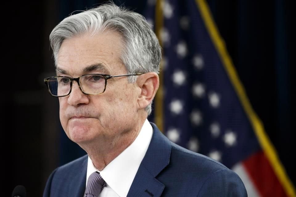 La máxima prioridad de EU debe ser abordar esta crisis de salud pública, dijo Jerome Powell, presidente de la Fed.