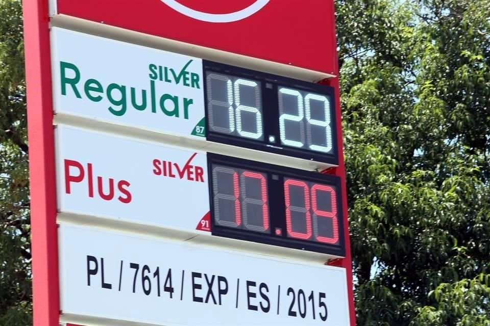 En la gasolinera ubicada en Avenida Revolución 210, en la colonia Francisco Villa de Tonalá, la gasolina Magna se oferta en 16.29 pesos por litro, y la Premium, en 17.09.