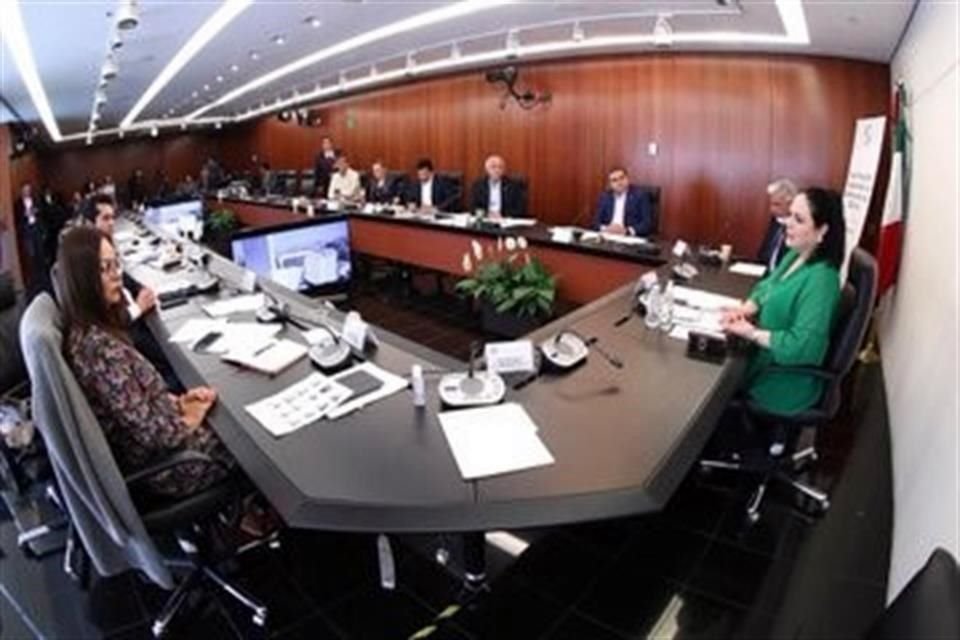 La presidenta del Senado, Mónica Fernández, atestiguó la instalación del órgano de seguimiento que presidirá el doctor Miguel Ángel Navarro.