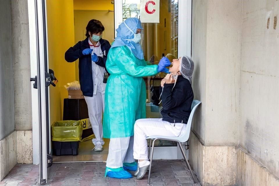La Secretaría de Salud Federal informó que en Jalisco ya son 64 los casos de coronavirus. 