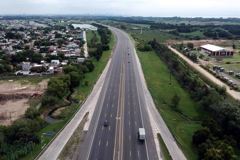 -Vista aérea de una autopista de ingreso a la Ciudad de Buenos Aires el miércoles 25 de marzo.