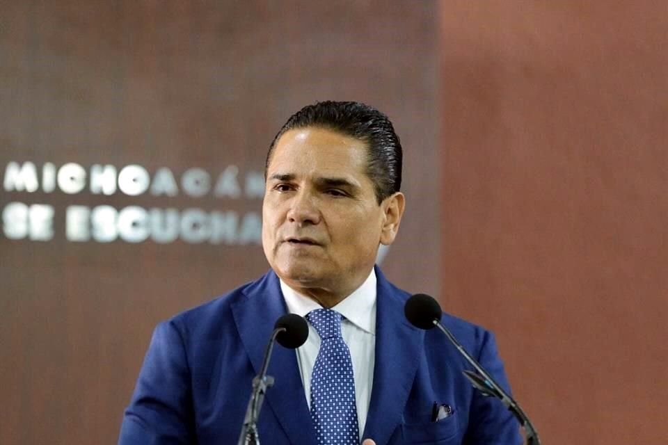 AMLO Reveló que el Gobernador de Michoacán habría amagado a una diputada para que votara en contra del juicio de desafuero contra Cabeza de Vaca.